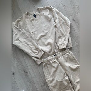 GAP jogger and crewneck